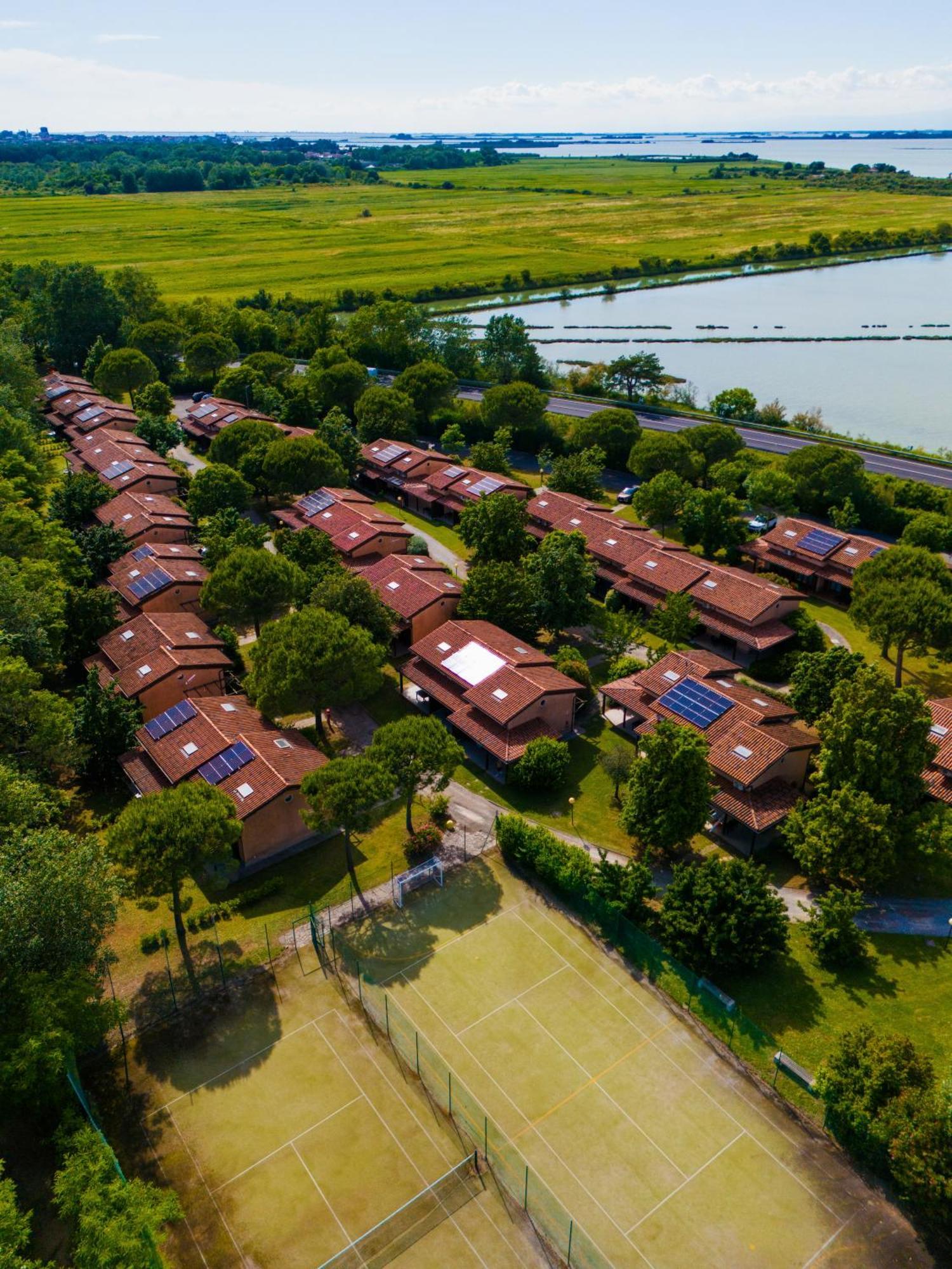 Villaggio Ca' Laguna Градо Екстериор снимка